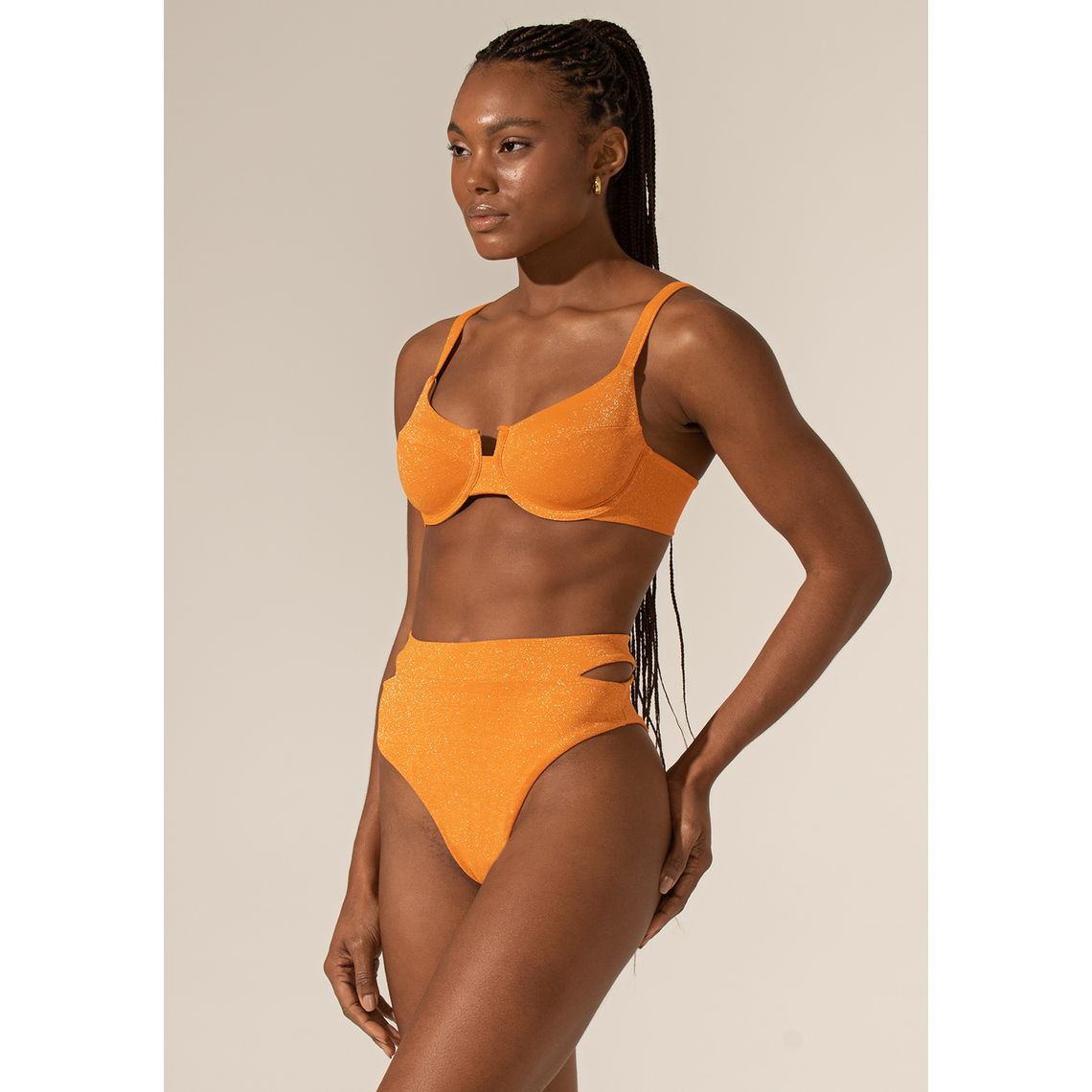 TANGA HOT PANTS COM ABERTURA LATERAL ANA LARANJA SHINE - primicia